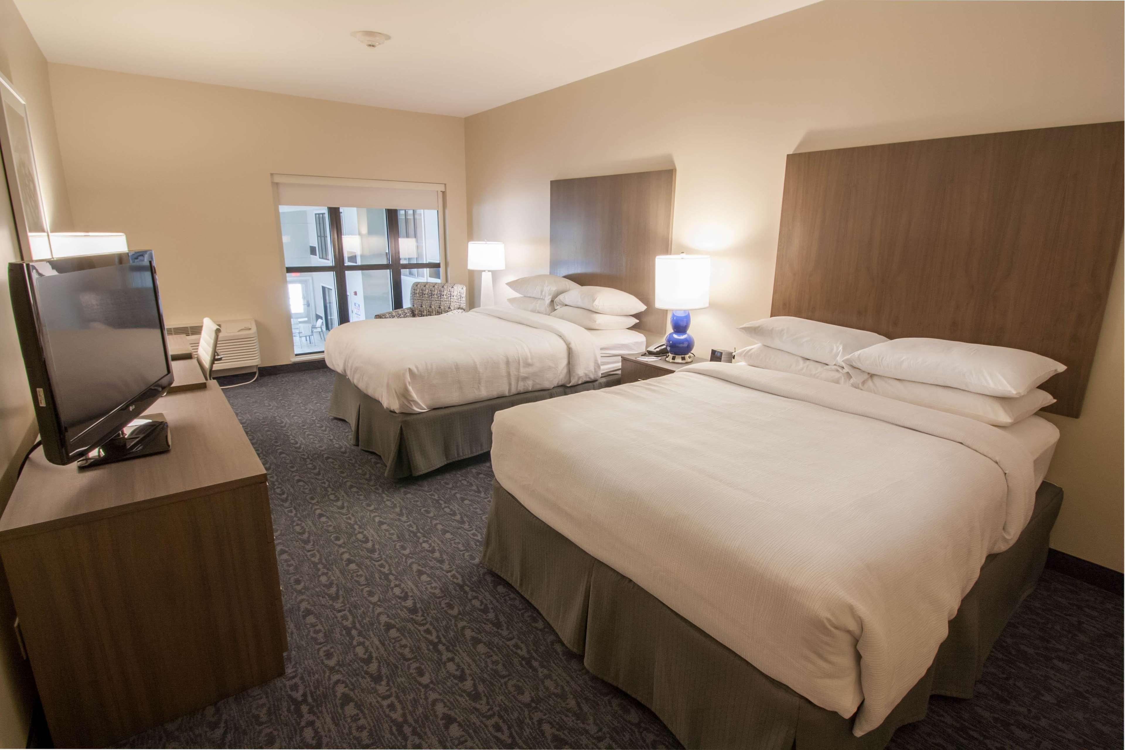 Hotel Renovo Des Moines Urbandale,Tapestry Collection Hilton ภายนอก รูปภาพ