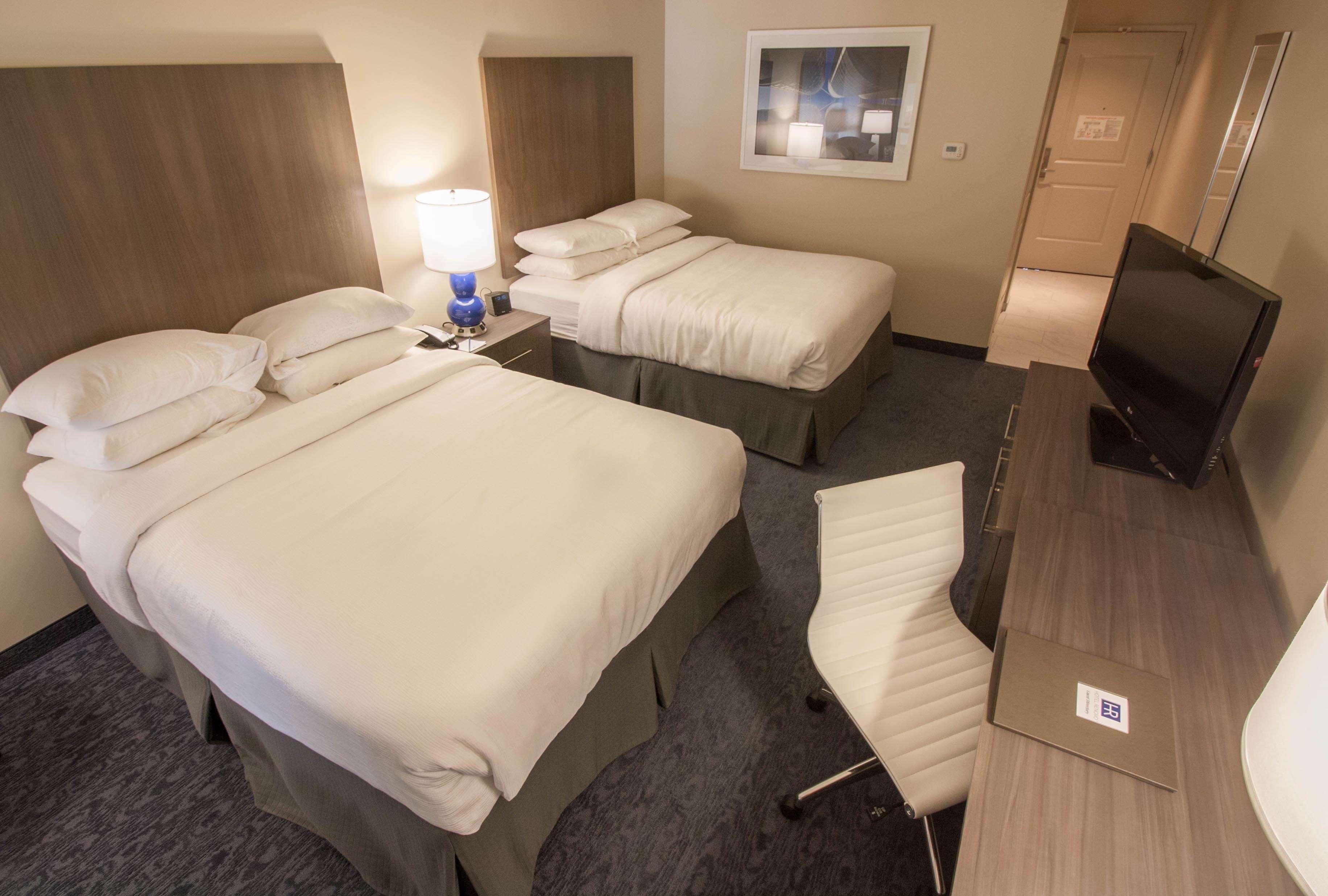 Hotel Renovo Des Moines Urbandale,Tapestry Collection Hilton ภายนอก รูปภาพ