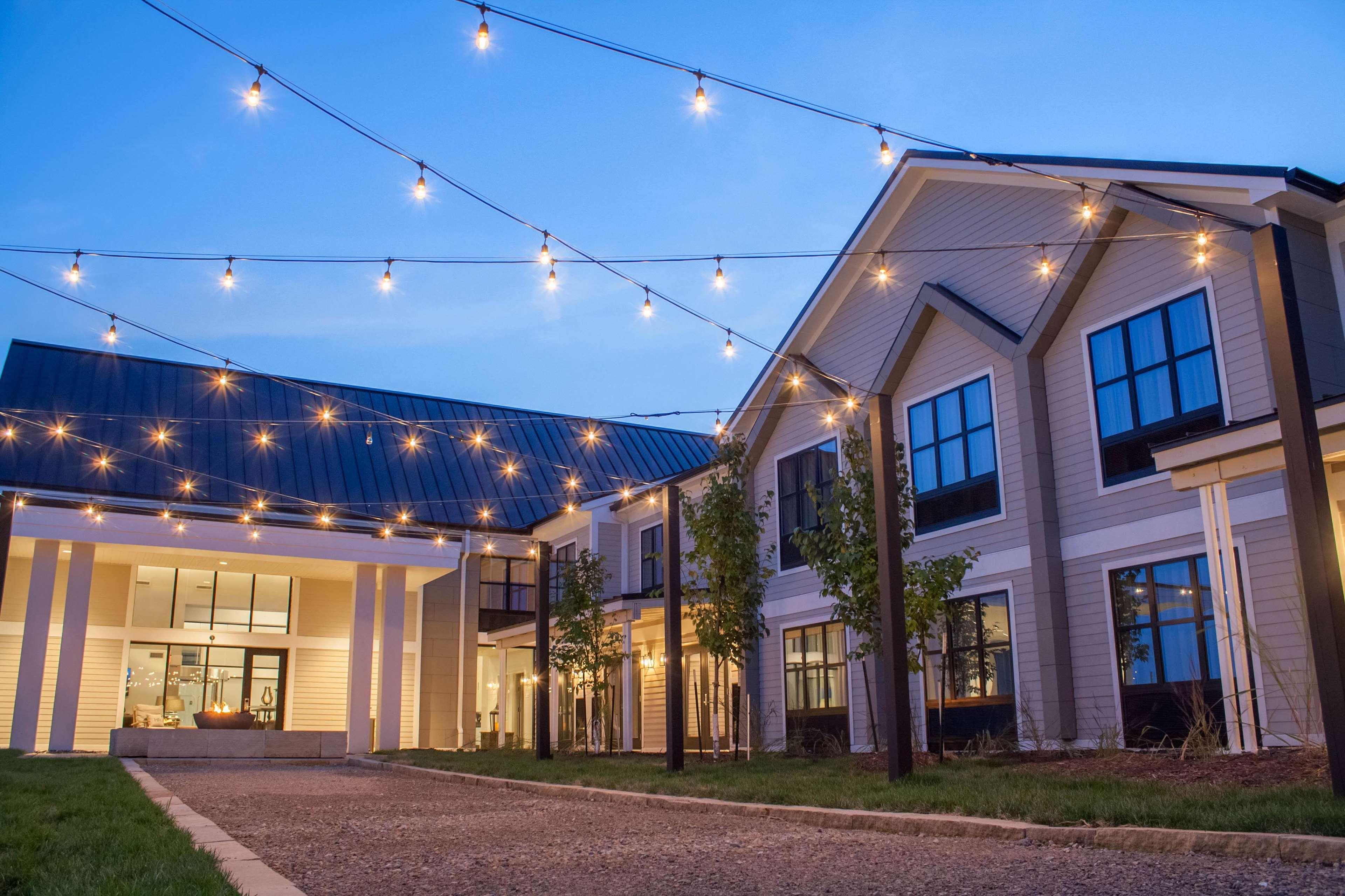Hotel Renovo Des Moines Urbandale,Tapestry Collection Hilton ภายนอก รูปภาพ