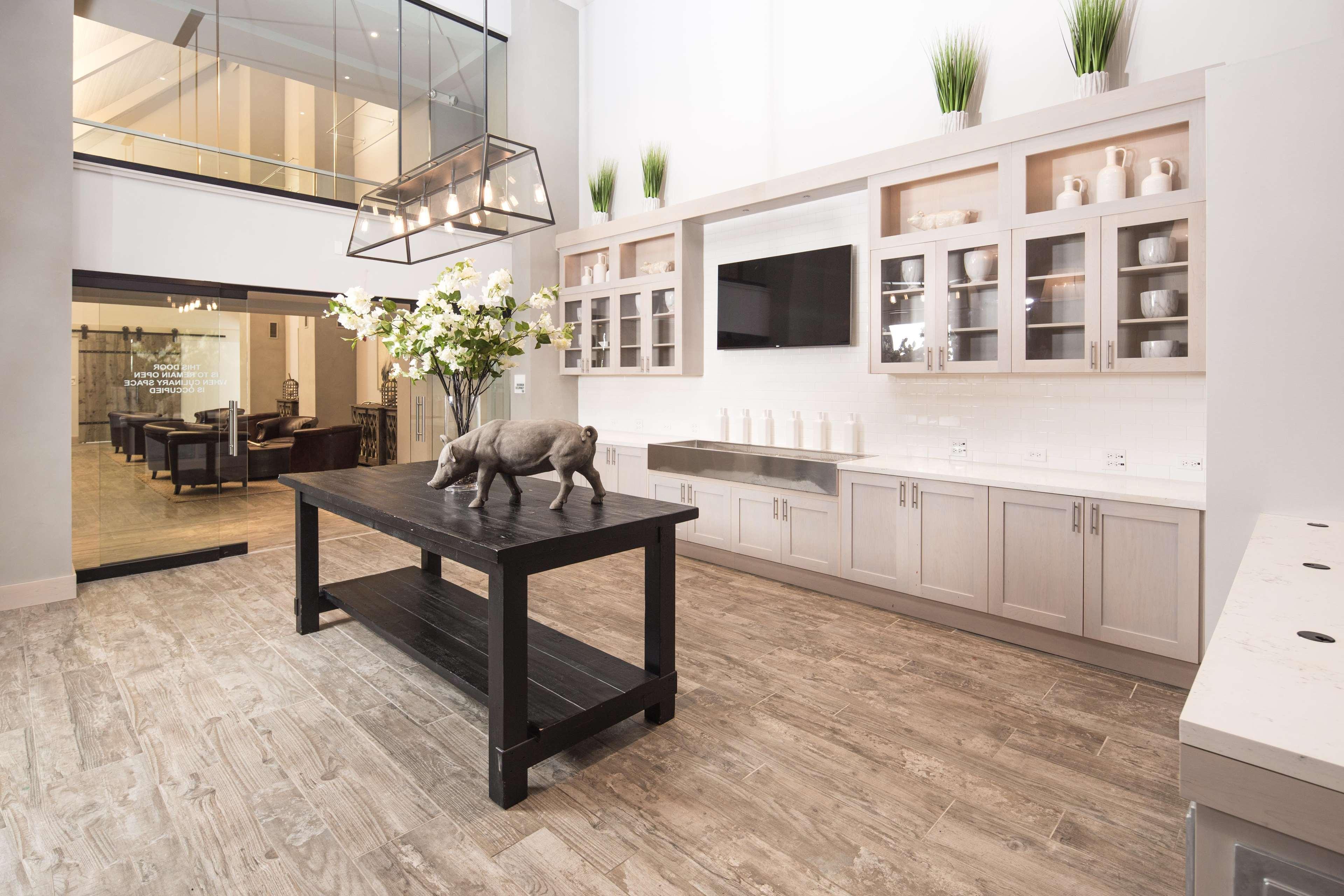 Hotel Renovo Des Moines Urbandale,Tapestry Collection Hilton ภายนอก รูปภาพ
