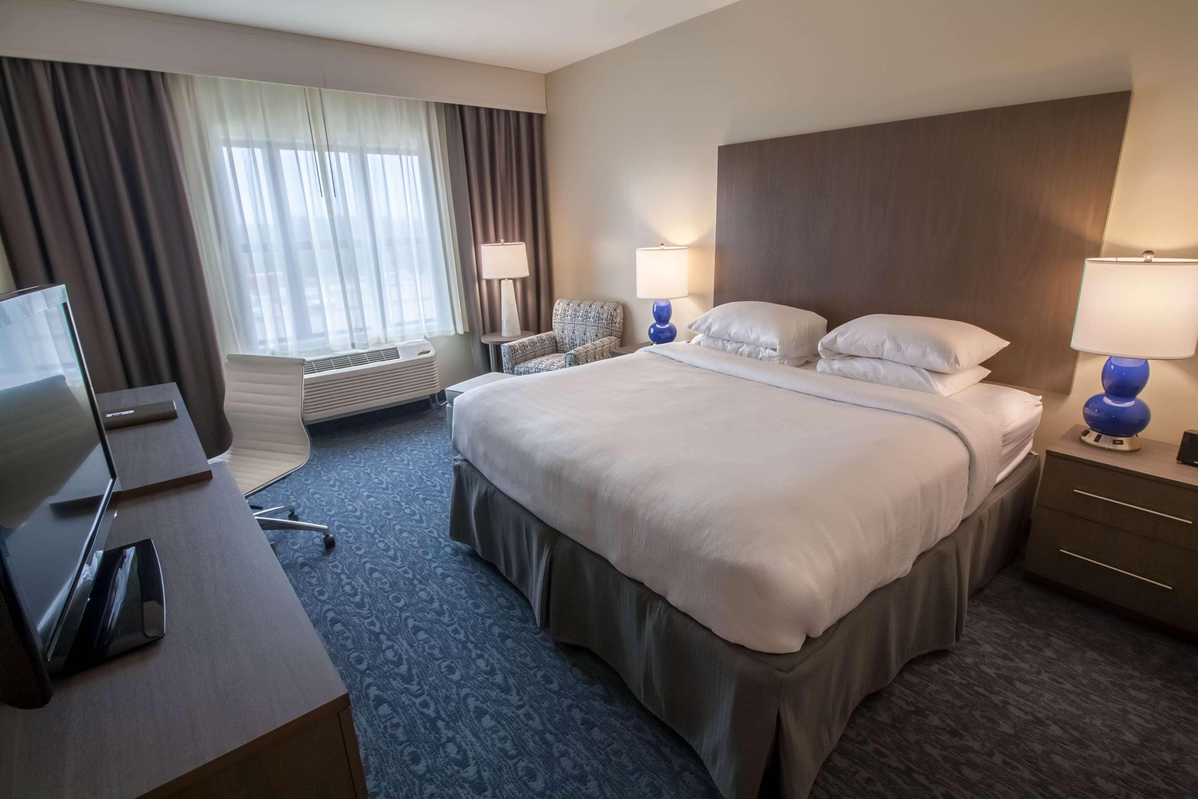 Hotel Renovo Des Moines Urbandale,Tapestry Collection Hilton ภายนอก รูปภาพ