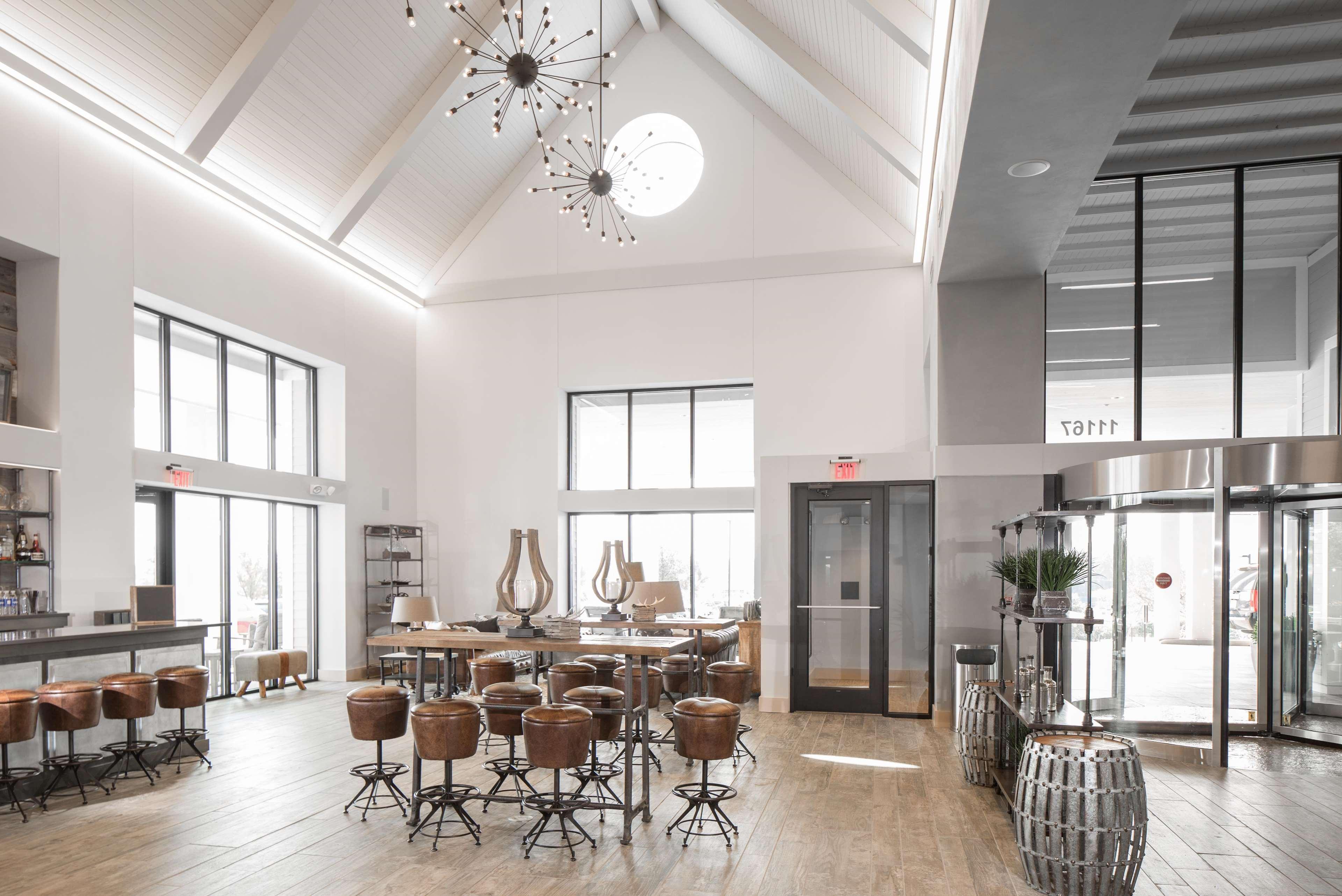 Hotel Renovo Des Moines Urbandale,Tapestry Collection Hilton ภายนอก รูปภาพ