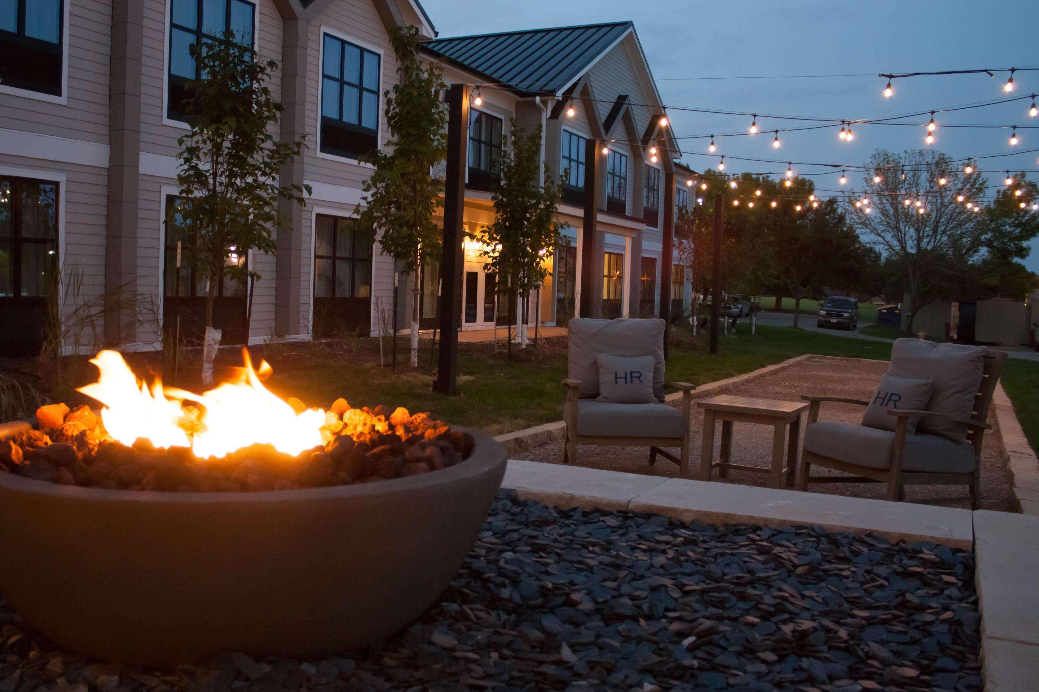 Hotel Renovo Des Moines Urbandale,Tapestry Collection Hilton ภายนอก รูปภาพ