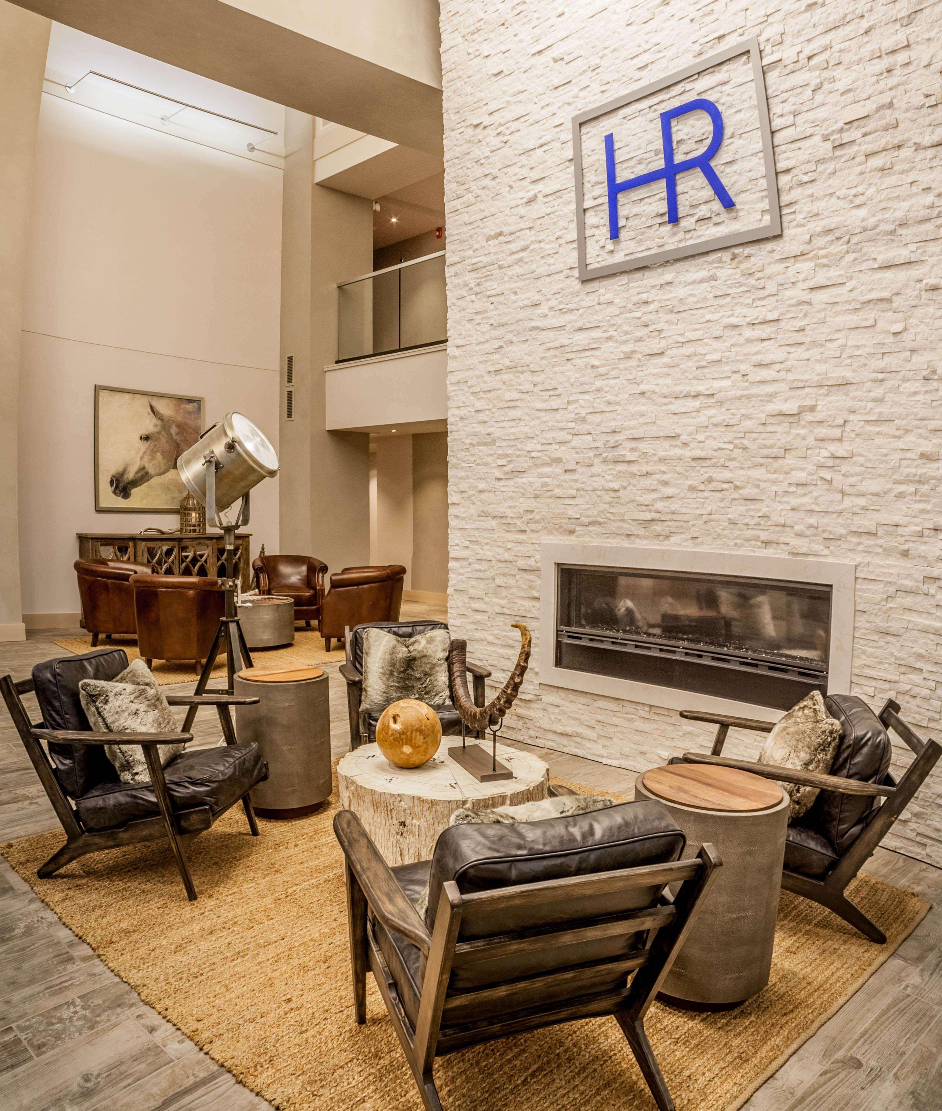 Hotel Renovo Des Moines Urbandale,Tapestry Collection Hilton ภายนอก รูปภาพ