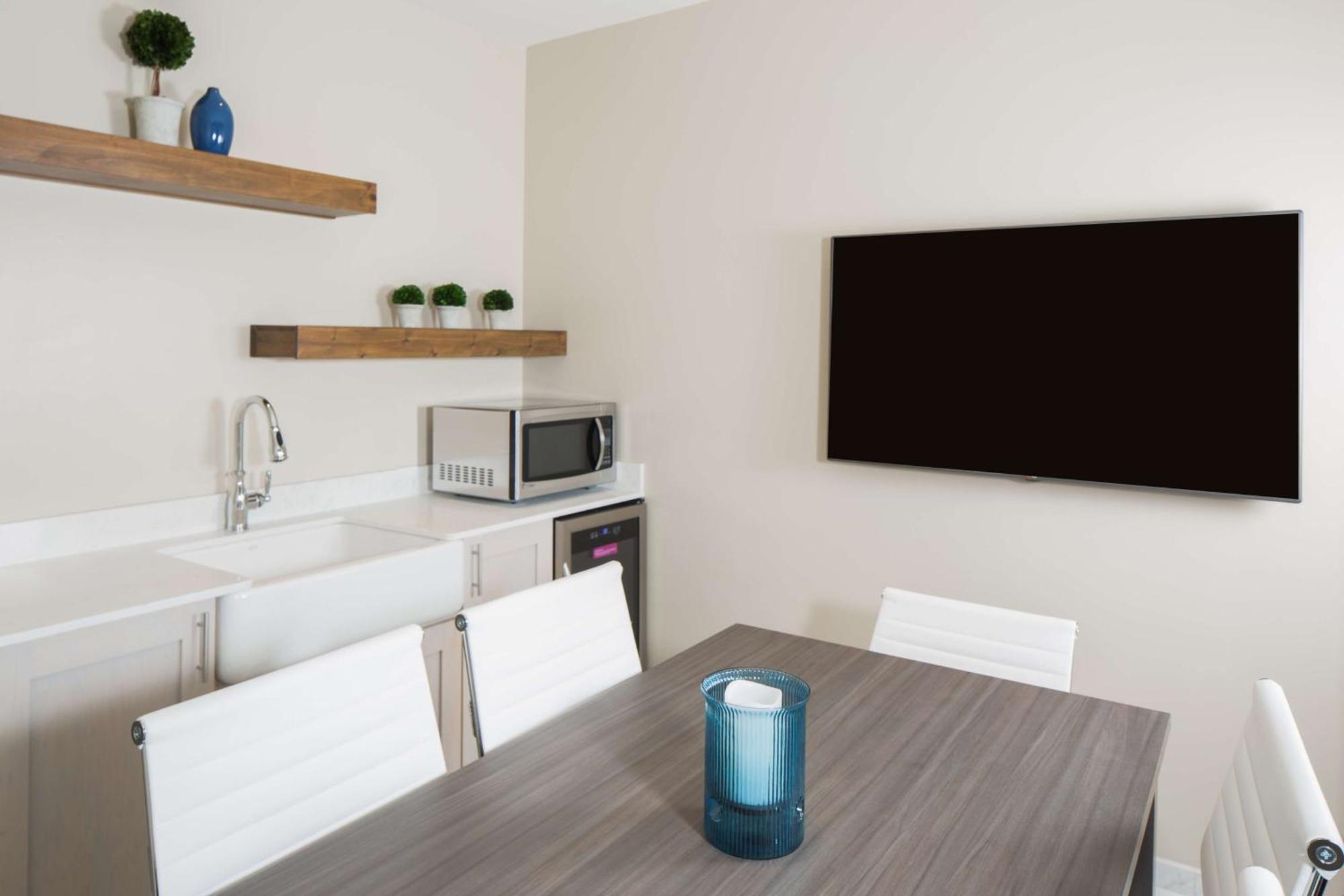 Hotel Renovo Des Moines Urbandale,Tapestry Collection Hilton ภายนอก รูปภาพ