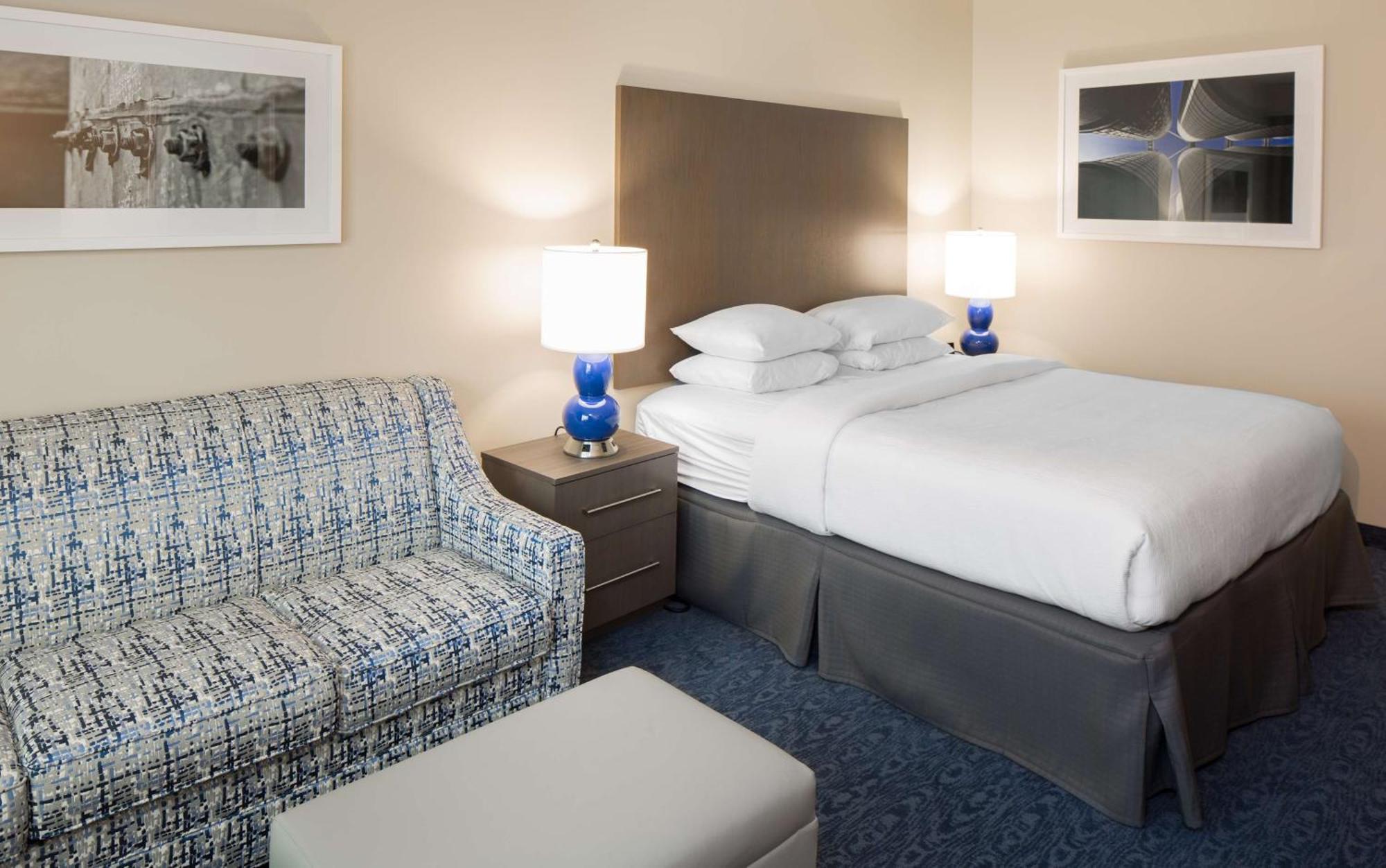 Hotel Renovo Des Moines Urbandale,Tapestry Collection Hilton ภายนอก รูปภาพ